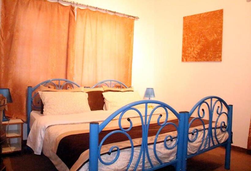 اتاق خانوادگی, The Blue House Gerasa
