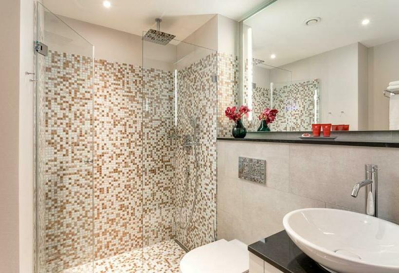 اتاق لوکس سه تخته, Leonardo Hotel Zurich Airport