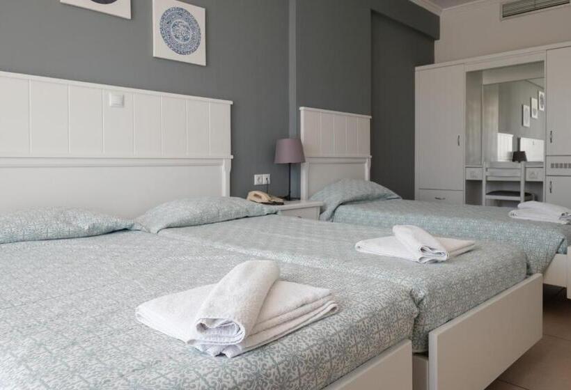 Standard Triple Room with Terrace, Athina