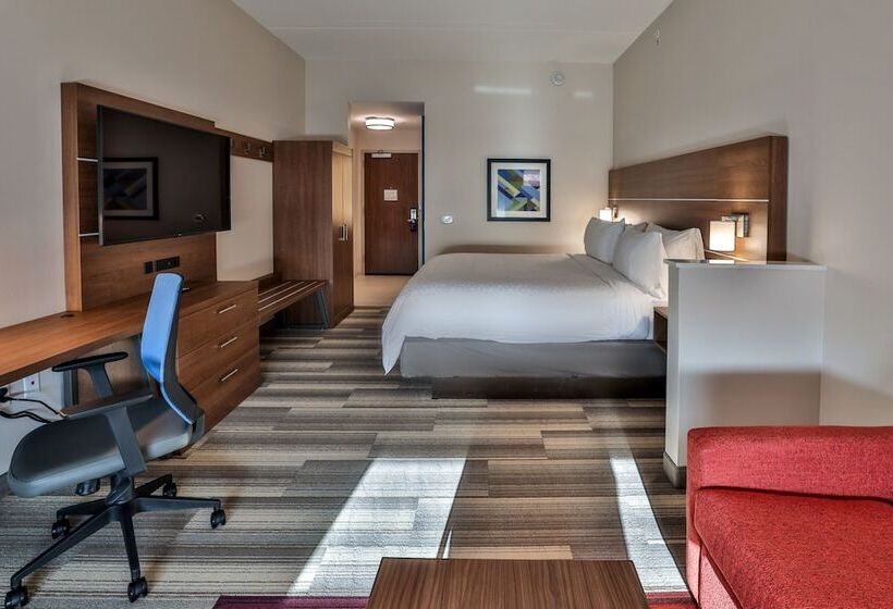 סוויטה מותאמת לאדם עם מוגבלויות, Holiday Inn Express & Suites   Nashville Metrocenter Downtown, An Ihg
