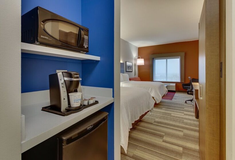 סוויטה מותאמת לאדם עם מוגבלויות, Holiday Inn Express & Suites   Nashville Metrocenter Downtown, An Ihg
