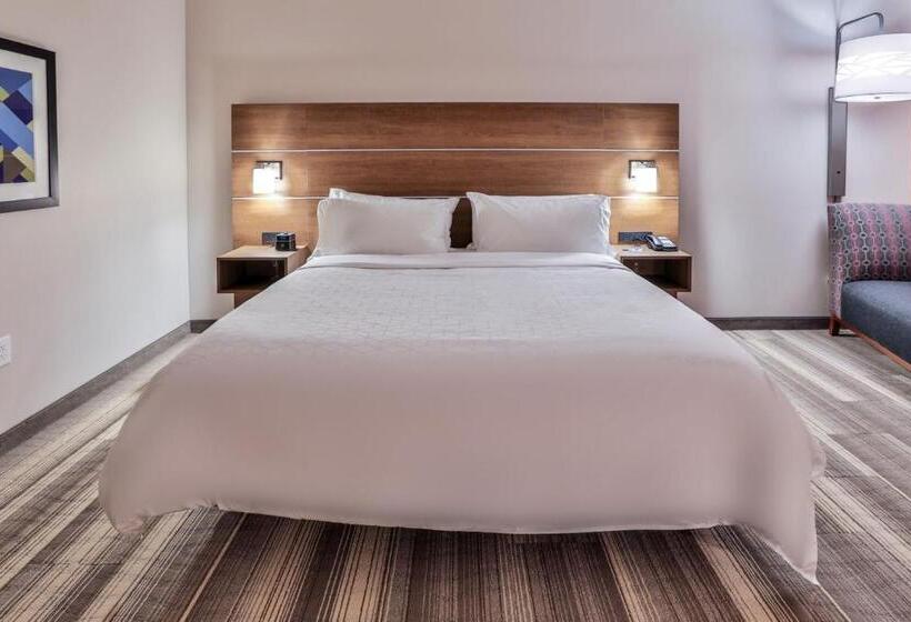 适合残疾人士使用的带超级大床的标准间, Holiday Inn Express & Suites   Nashville Metrocenter Downtown, An Ihg