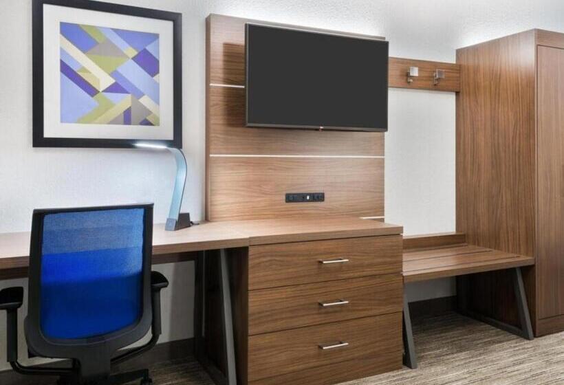 适合残疾人士使用的带超级大床的标准间, Holiday Inn Express & Suites   Nashville Metrocenter Downtown, An Ihg