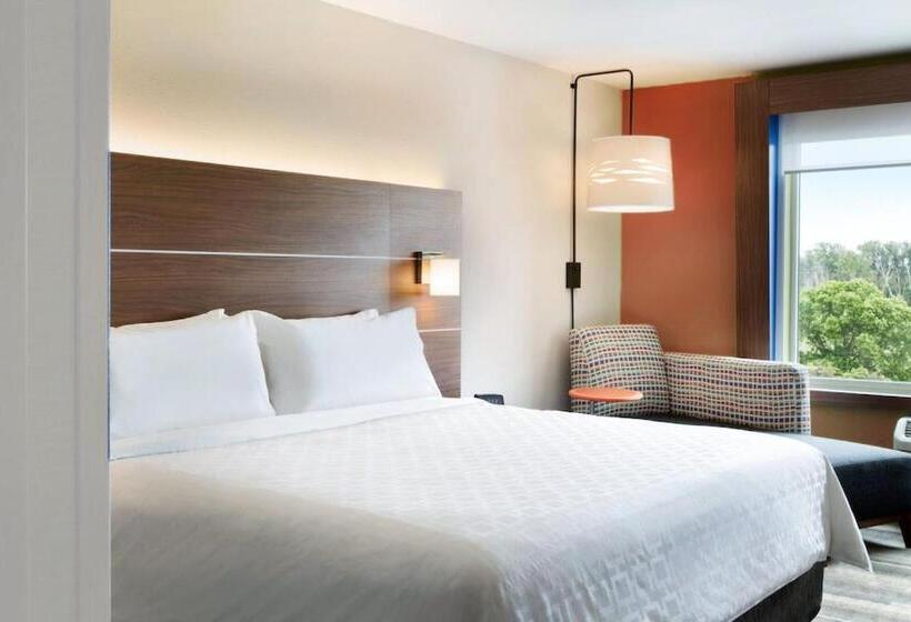 适合残疾人士使用的带超级大床的标准间, Holiday Inn Express & Suites   Nashville Metrocenter Downtown, An Ihg