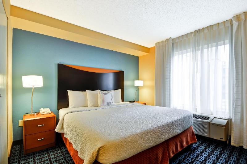 キングサイズベッドのスタンダードルーム, Fairfield Inn & Suites Dallas Medical/market Center