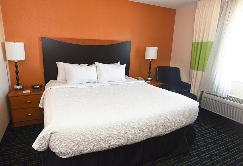 اتاق استاندارد با تخت بزرگ, Americinn By Wyndham Topeka