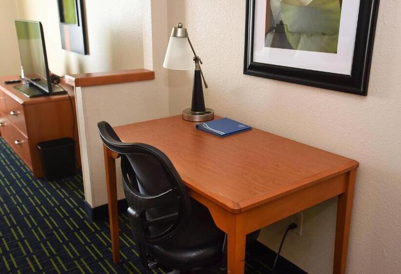 استودیو استاندارد با تخت کینگ, Americinn By Wyndham Topeka