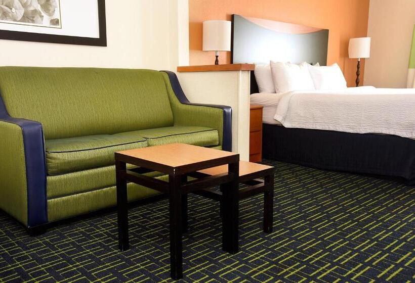 استودیو استاندارد با تخت کینگ, Americinn By Wyndham Topeka