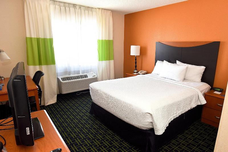 اتاق استاندارد با تخت بزرگ, Americinn By Wyndham Topeka