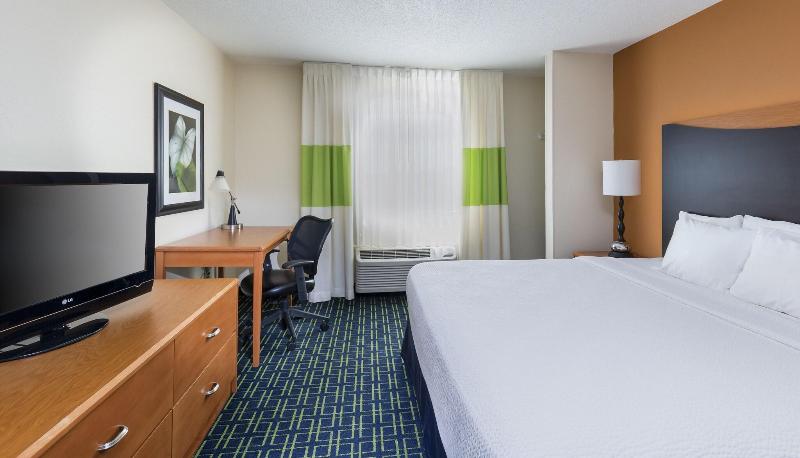 اتاق استاندارد با تخت بزرگ, Americinn By Wyndham Topeka