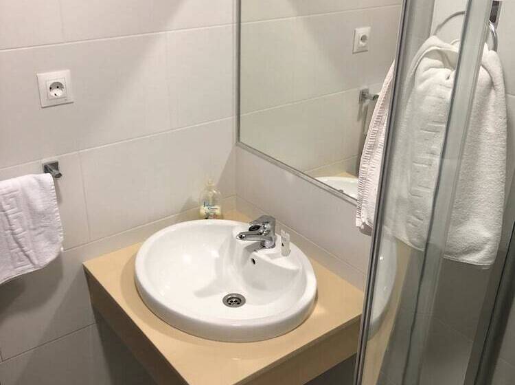 Номер Стандарт, Hostal Restaurante Reina