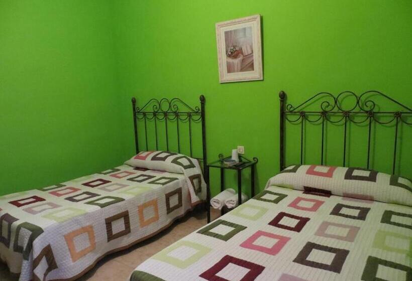 Номер Стандарт, Hostal Restaurante Reina