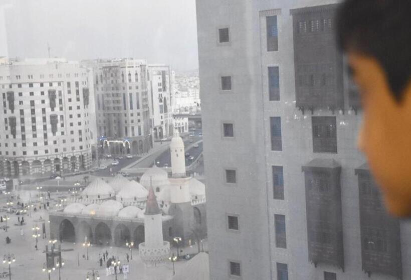 חדר בסיסי לשלושה, Mirage Al Salam