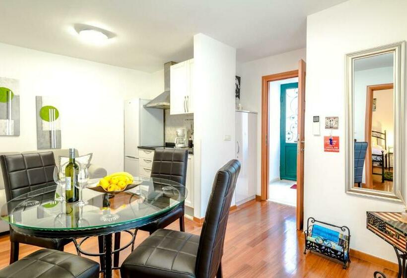 דירת 2 חדרים עם טרסה, Apartments And Rooms With Wifi Split   16550