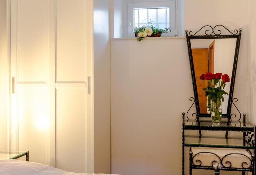 דירת 2 חדרים עם טרסה, Apartments And Rooms With Wifi Split   16550