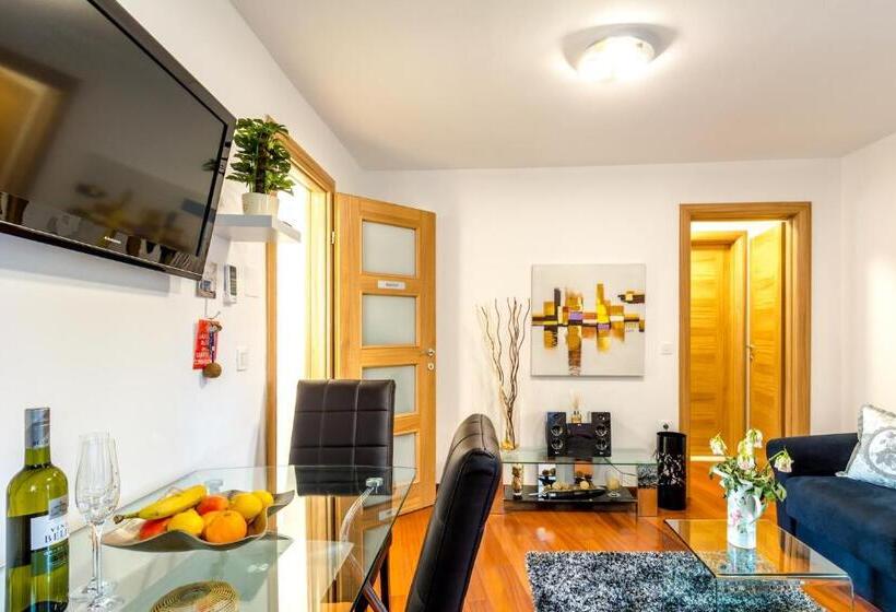 דירת חדר עם טרסה, Apartments And Rooms With Wifi Split   16550