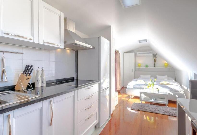 סטודיו סטנדרט עם מרפסת, Apartments And Rooms With Wifi Split   16550