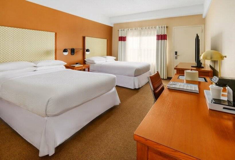 带2个双人床的标准工作室, Four Points By Sheraton Los Angeles International Airport