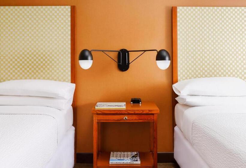 带2个双人床的标准工作室, Four Points By Sheraton Los Angeles International Airport
