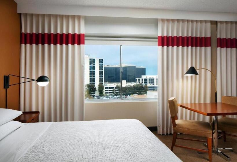 带大床的小型套房, Four Points By Sheraton Los Angeles International Airport