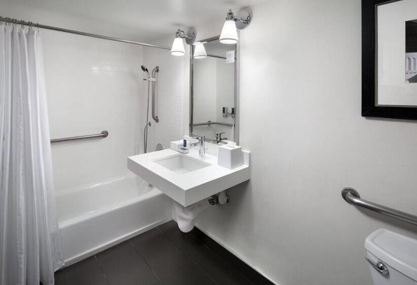 适合残疾人士使用的带超级大床的标准间, Four Points By Sheraton Los Angeles International Airport