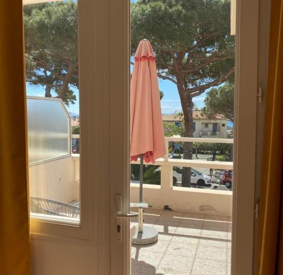 스탠다드 테라스 룸 바다 전망, Le Ceinturon