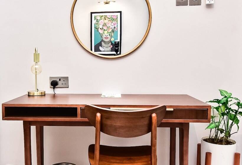 استودیوی لوکس, Atelier Boutique
