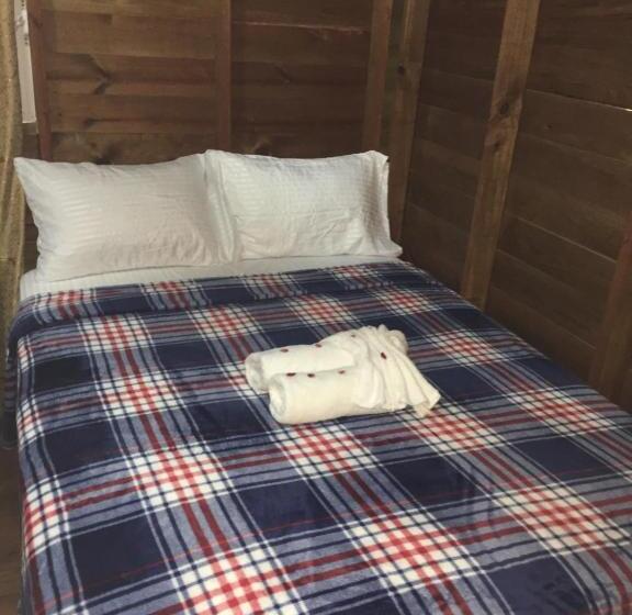 اتاق لوکس با چشم‌انداز شهر, Matus Guest House