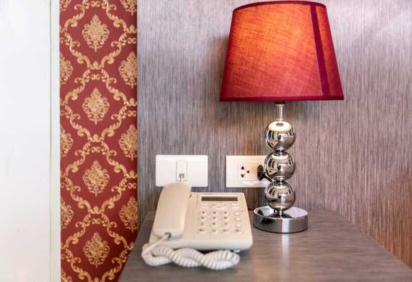 اتاق لوکس با چشم‌انداز استخر, The Thames Pool Access Resort & Villa   Sha Extra Plus
