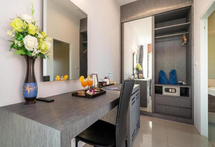 اتاق لوکس با چشم‌انداز استخر, The Thames Pool Access Resort & Villa   Sha Extra Plus