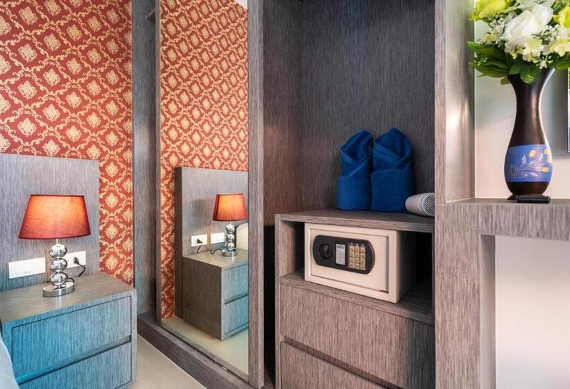 اتاق استاندارد چهارنفره با بالکن, The Thames Pool Access Resort & Villa   Sha Extra Plus