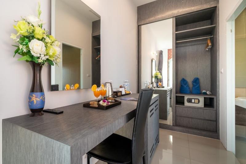 اتاق لوکس با چشم‌انداز استخر, The Thames Pool Access Resort & Villa   Sha Extra Plus