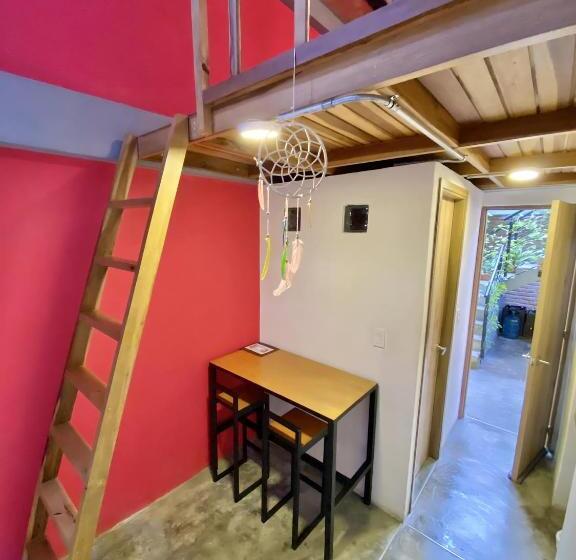 اتاق استاندارد, Imagine Hostel