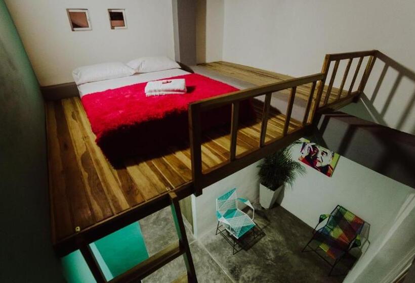 اتاق استاندارد سه نفره, Imagine Hostel