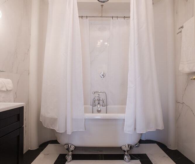 Полулюкс Повышенной Комфортности, Castellano Hotel & Suites