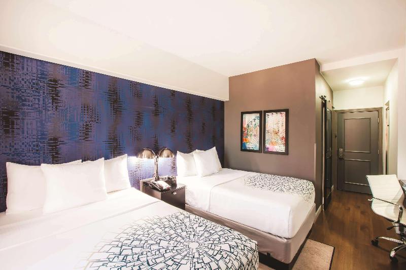 חדר סטנדרט עם מיטת קינג, Hampton Inn Denverinternational Airport