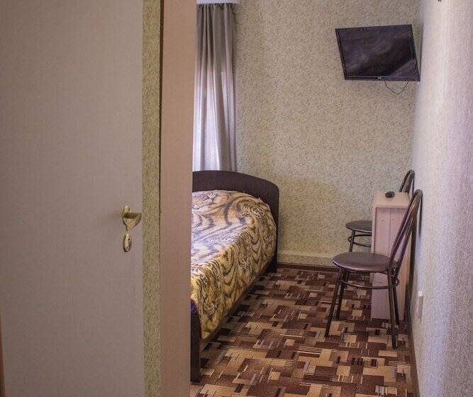 اتاق خانوادگی, Argo Guest House