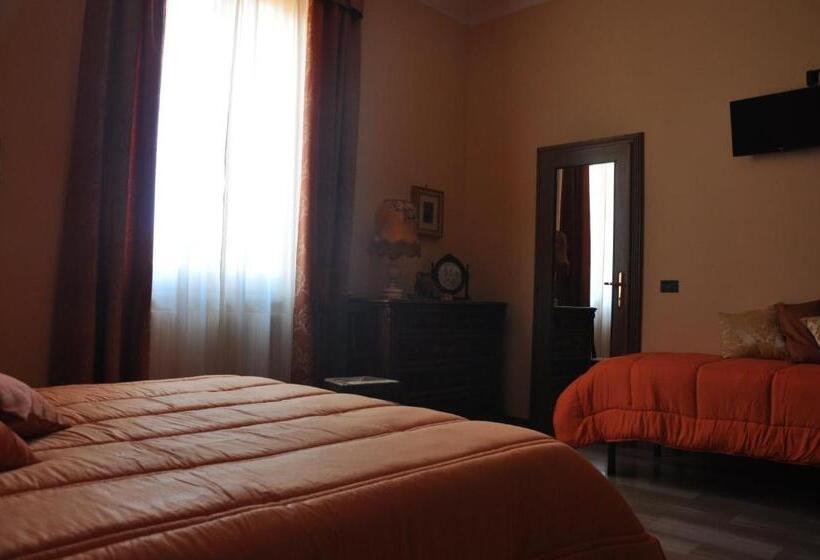 اتاق سوپریور سه تخته, Villa Del Poeta
