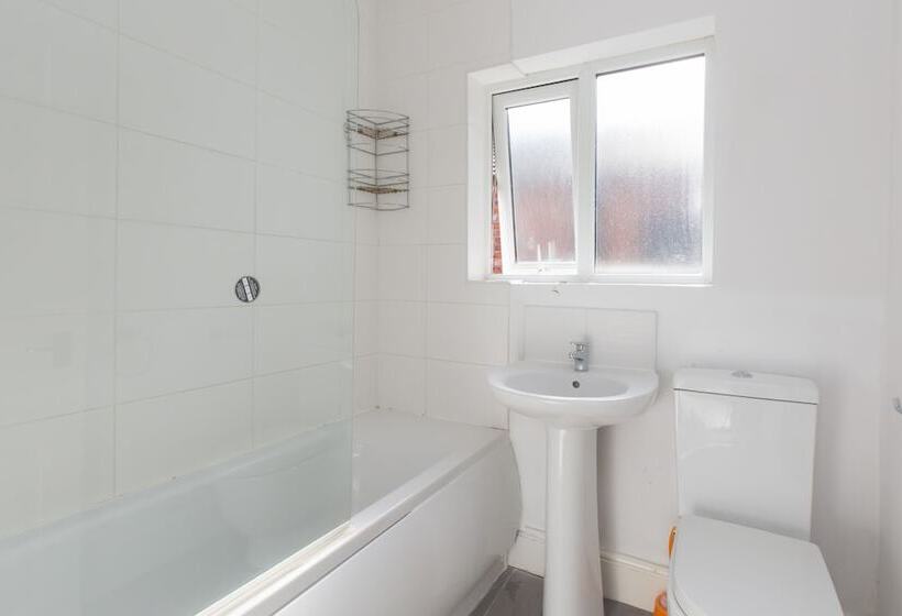 اتاق استاندارد با سرویس بهداشتی مشترک, Townhouse @ Electricity Street Crewe