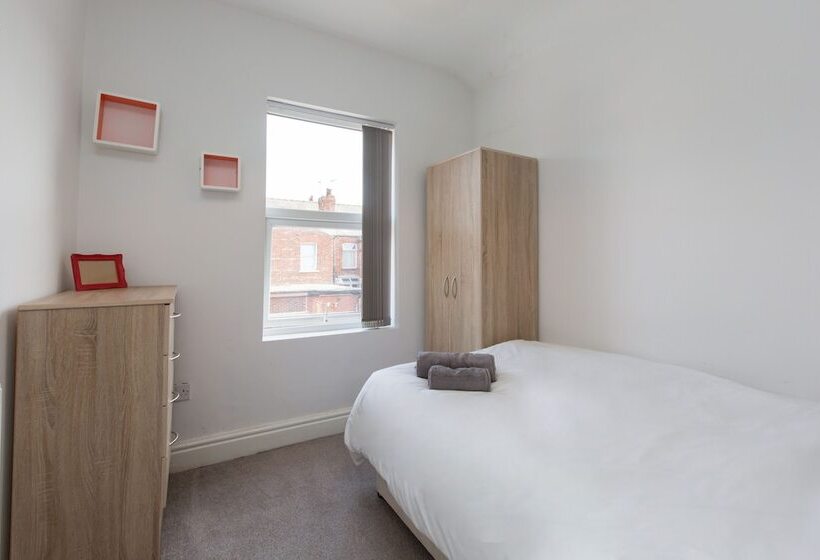 اتاق استاندارد با سرویس بهداشتی مشترک, Townhouse @ Electricity Street Crewe