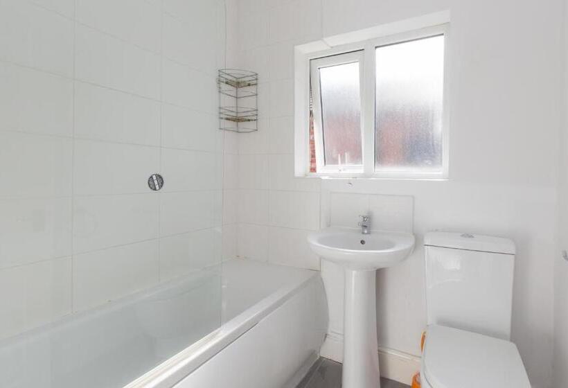 اتاق استاندارد با سرویس بهداشتی مشترک, Townhouse @ Electricity Street Crewe