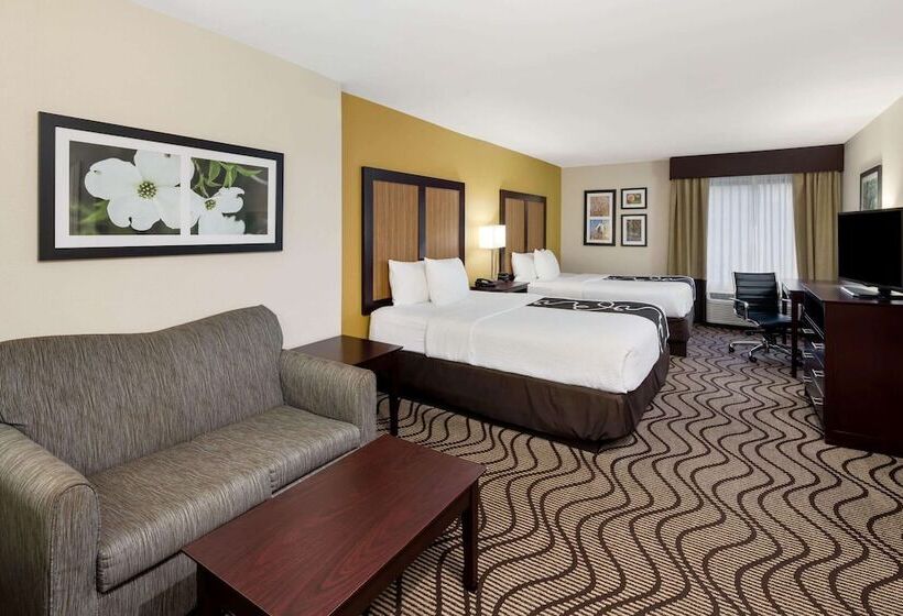 Номер Deluxe, La Quinta By Wyndham Lagrange / I 85