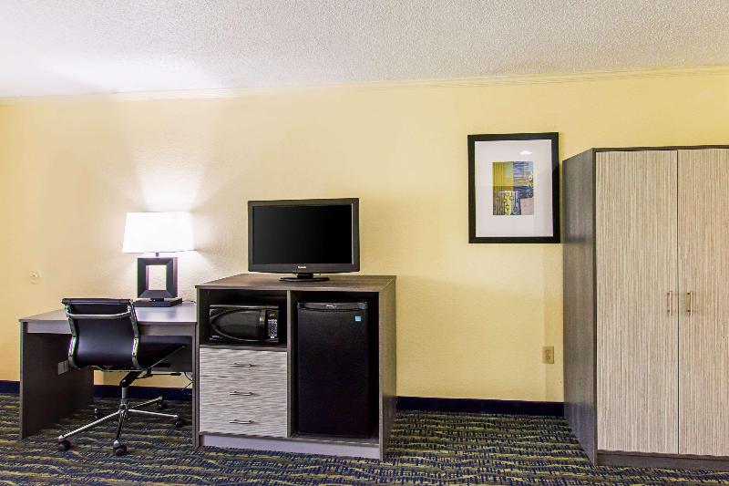 חדר סטנדרט עם מיטת קינג, Quality Inn & Suites Florence Civic Center