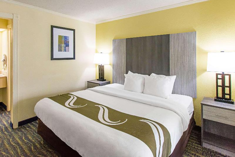 חדר סטנדרט עם מיטת קינג, Quality Inn & Suites Florence Civic Center