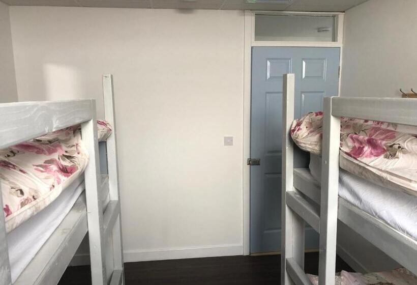 Четырехместный Номер Economy, Greenway & Copper Coast Hostel