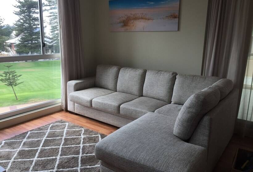 آپارتمان مدیریتی 2 خوابه, Accommodate Sa
