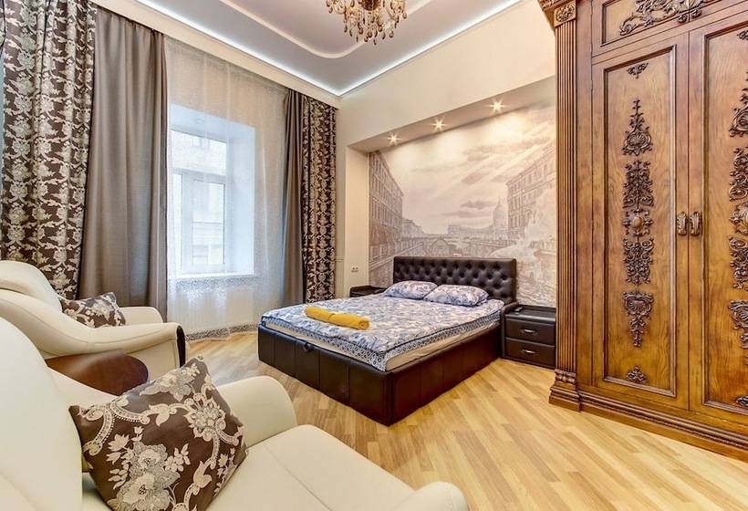 استودیوی استاندارد, Apartments Near Palace Square