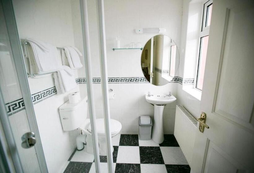 Семейный Номер, Moloney House
