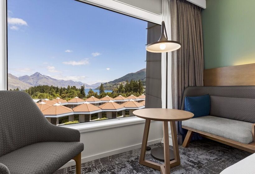 스탠다드 룸 더블 침대, Holiday Inn Express & Suites Queenstown, An Ihg