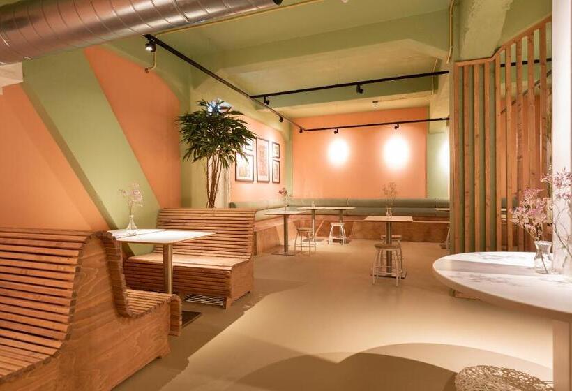 디럭스 룸, Pink Flamingo Boutique Hostel